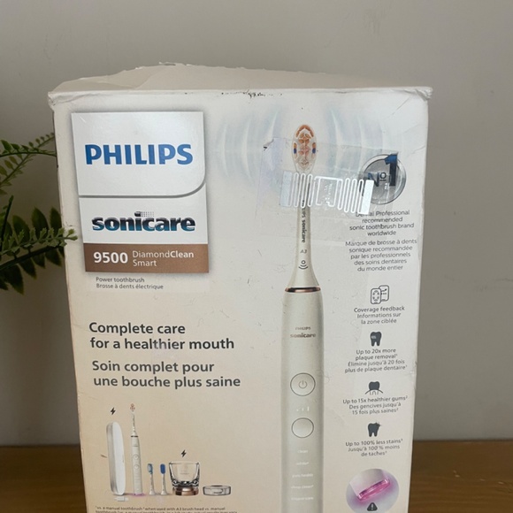 Philips Sonicare DiamondClean Smart 9500 Electric Toothbrush Set – Bluetooth - Picture 2 of 4